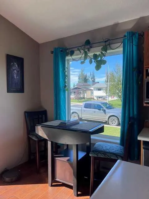 98 Westview Crescent