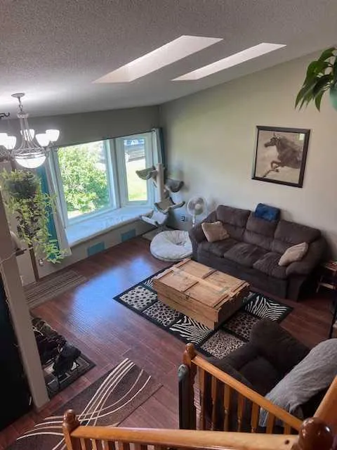 98 Westview Crescent
