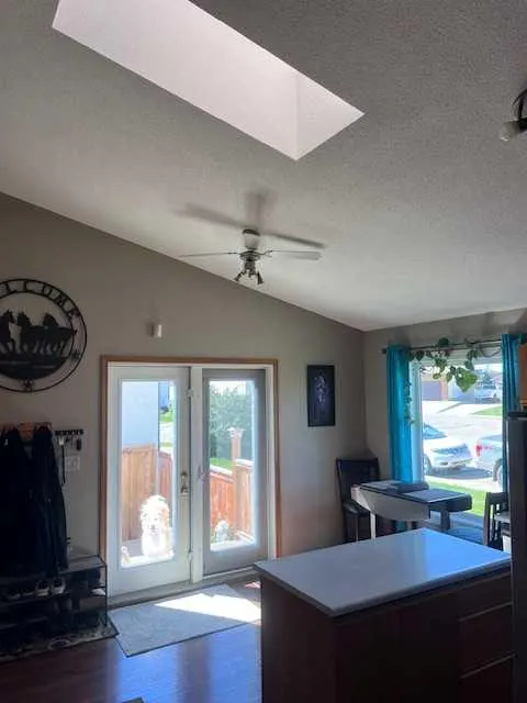98 Westview Crescent