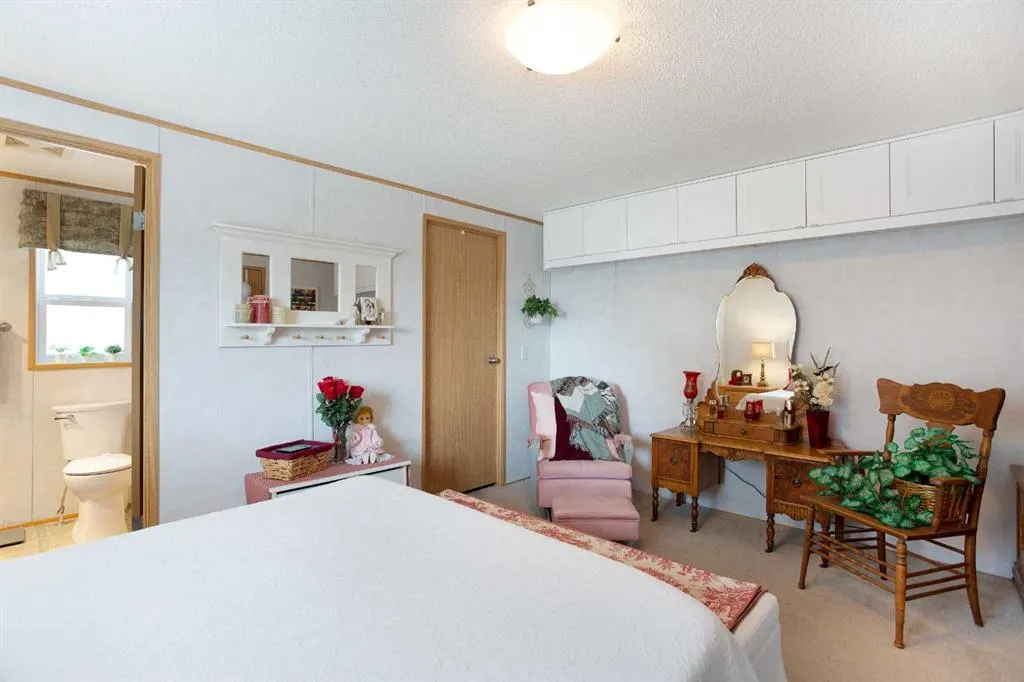 99 Arbour Lake Road NW, #287