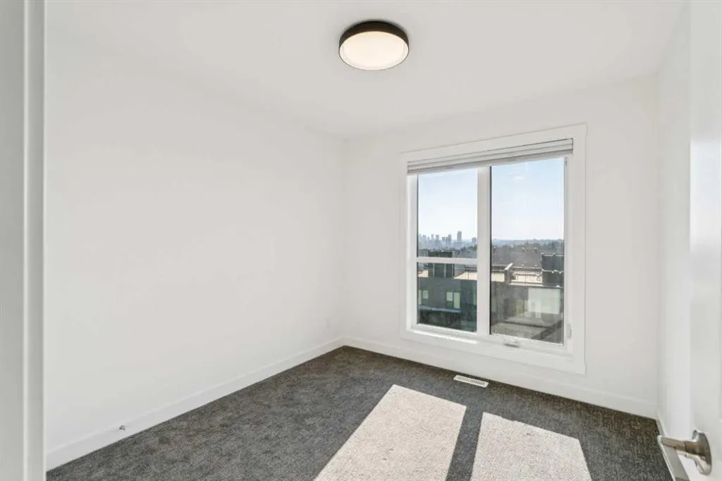 228 Sovereign Common SW