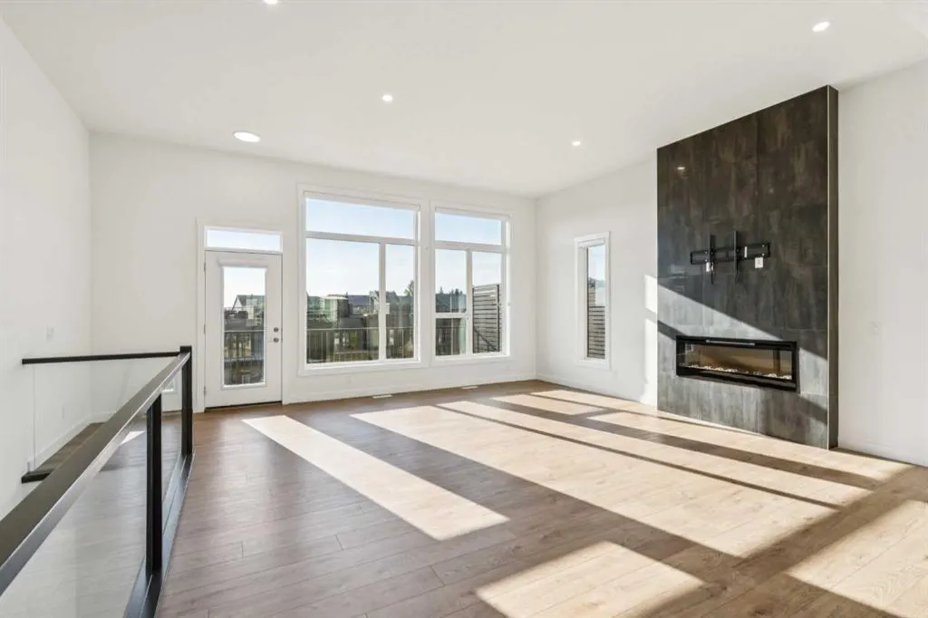228 Sovereign Common SW