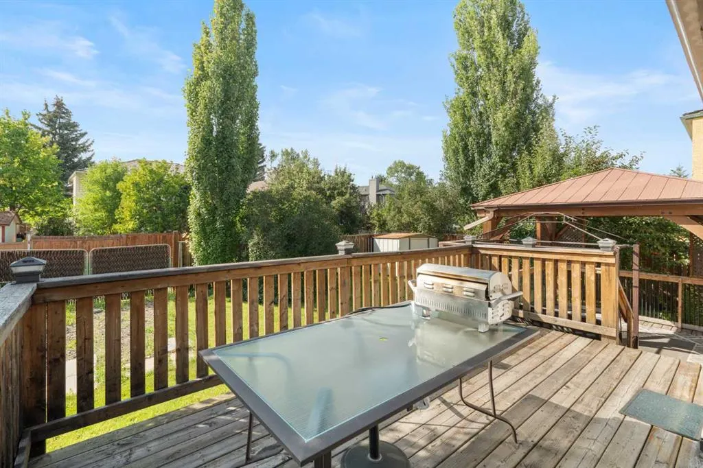 136 Sunvista Close SE