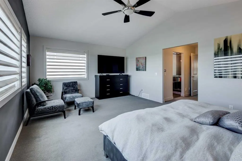 220 Springbluff Heights SW