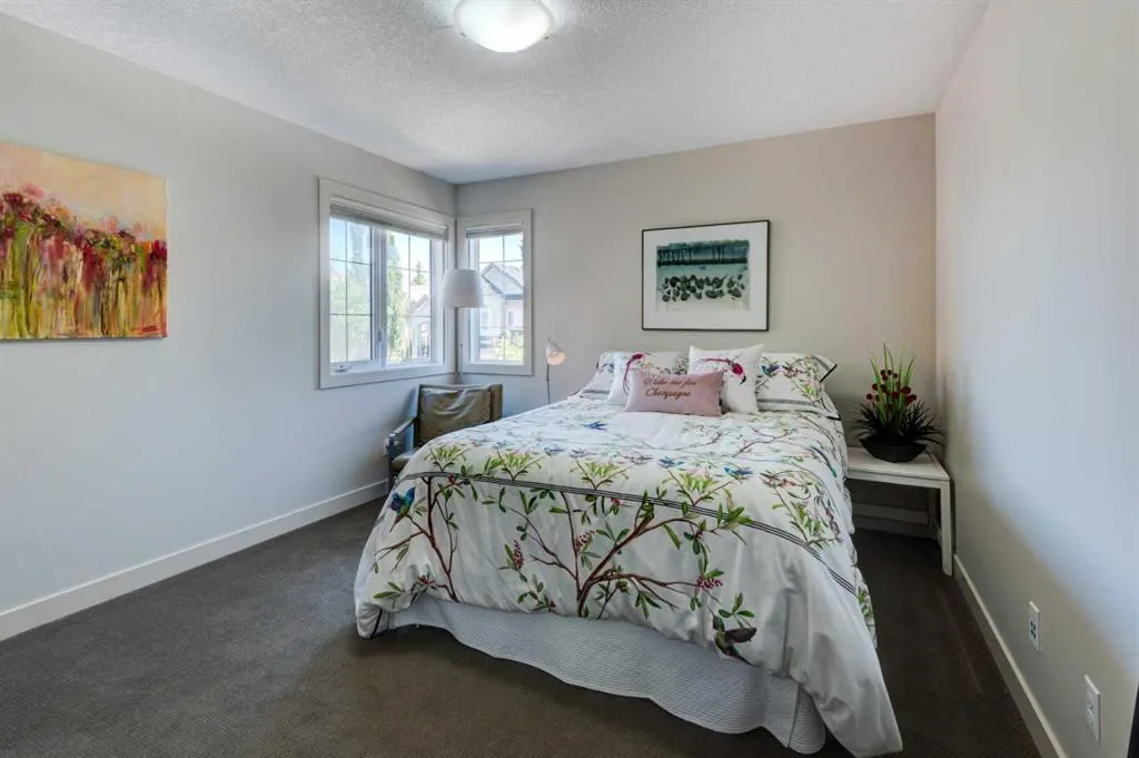 220 Springbluff Heights SW
