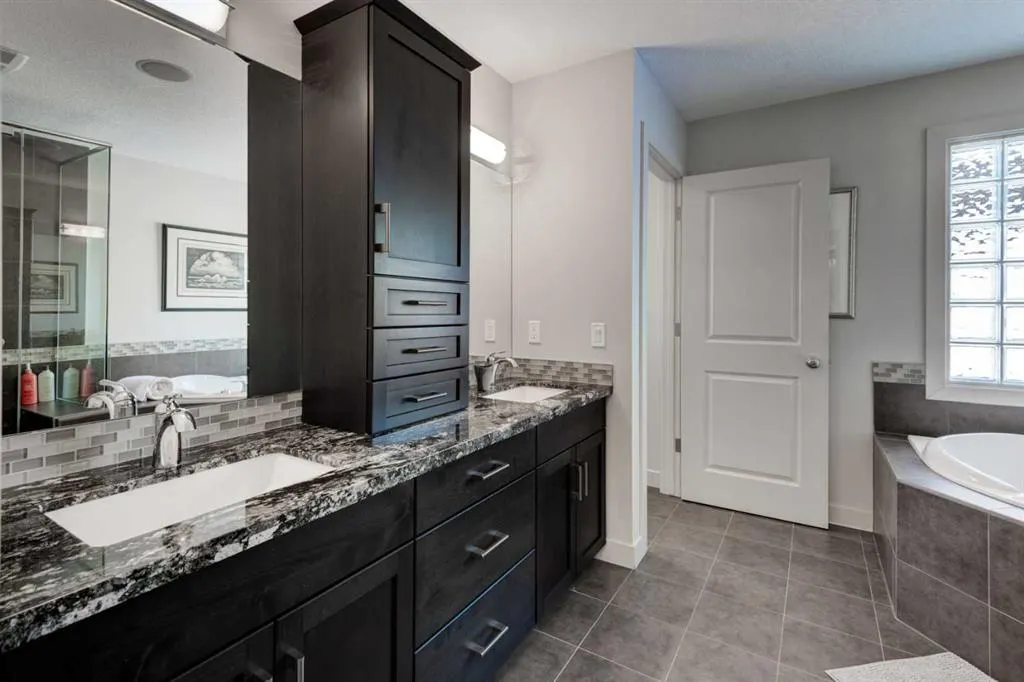 220 Springbluff Heights SW