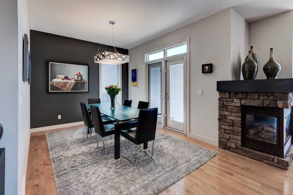 220 Springbluff Heights SW