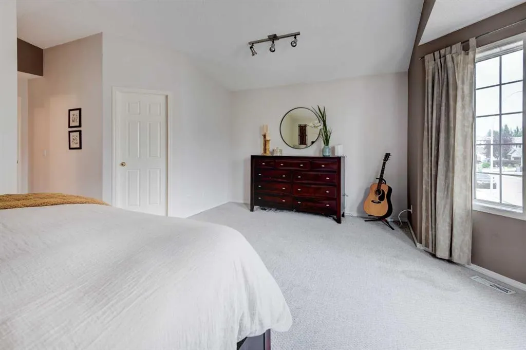 238 Mt Douglas Circle SE