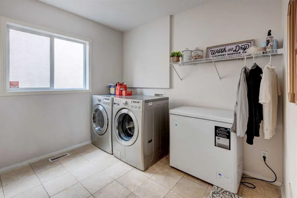 238 Mt Douglas Circle SE