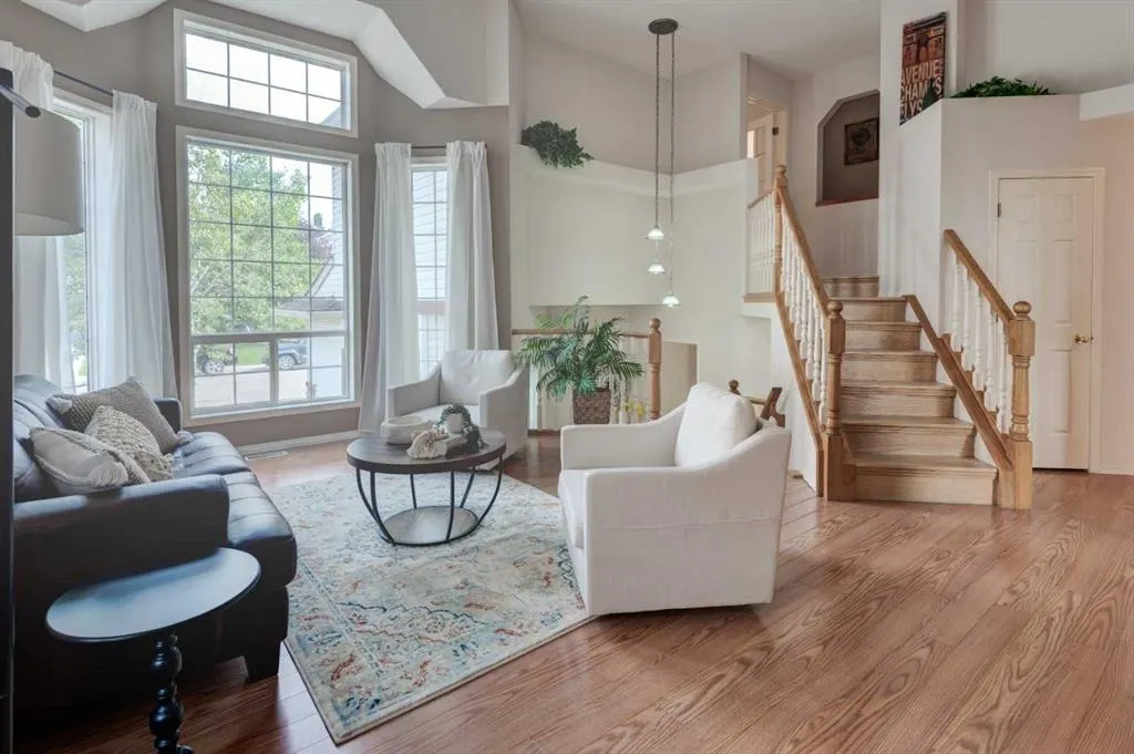 238 Mt Douglas Circle SE