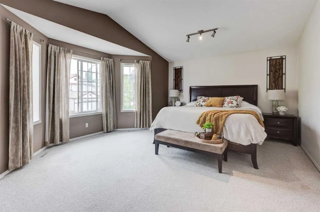 238 Mt Douglas Circle SE