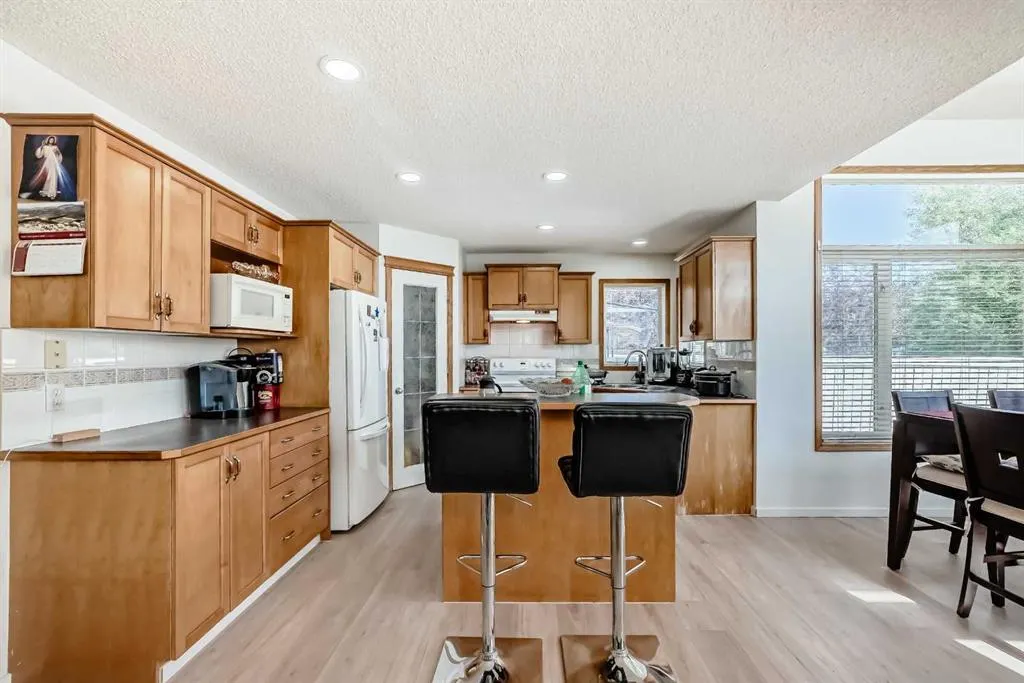 407 Citadel Meadow Bay NW
