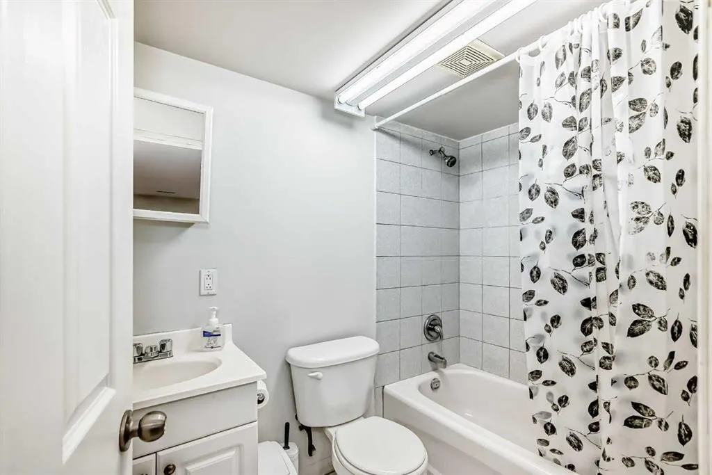 407 Citadel Meadow Bay NW