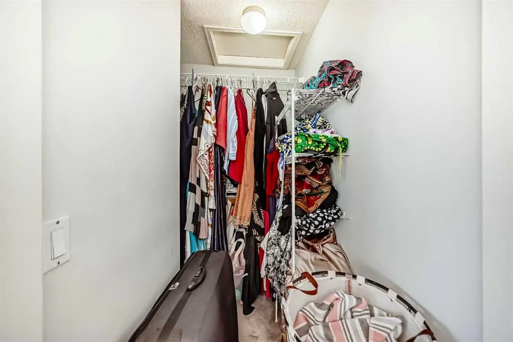 407 Citadel Meadow Bay NW
