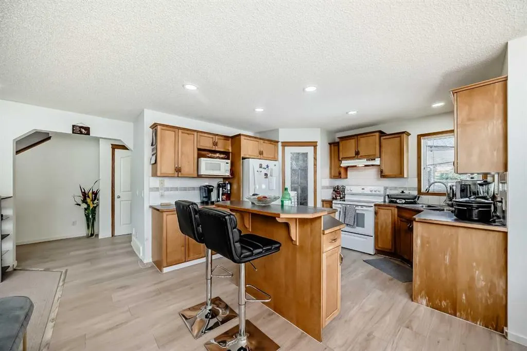 407 Citadel Meadow Bay NW