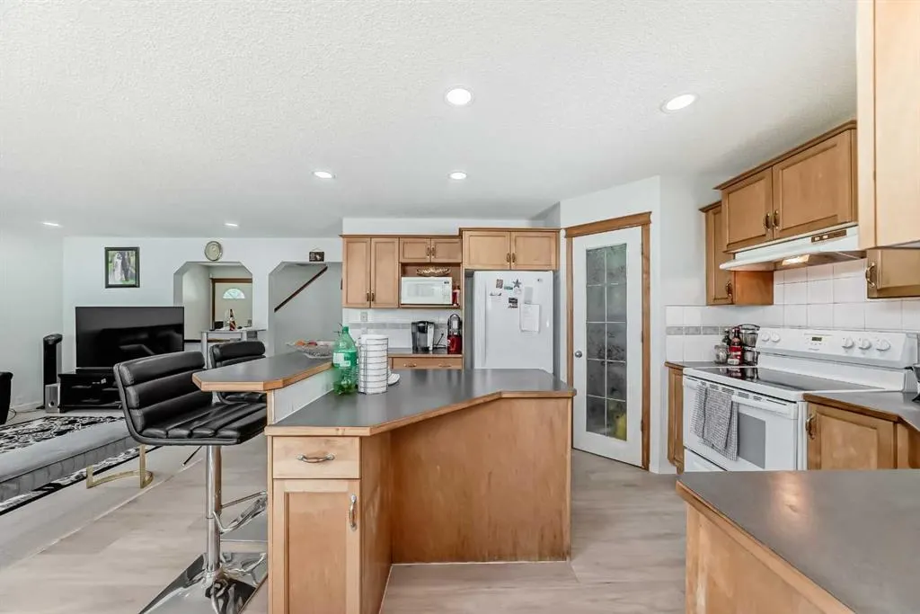 407 Citadel Meadow Bay NW