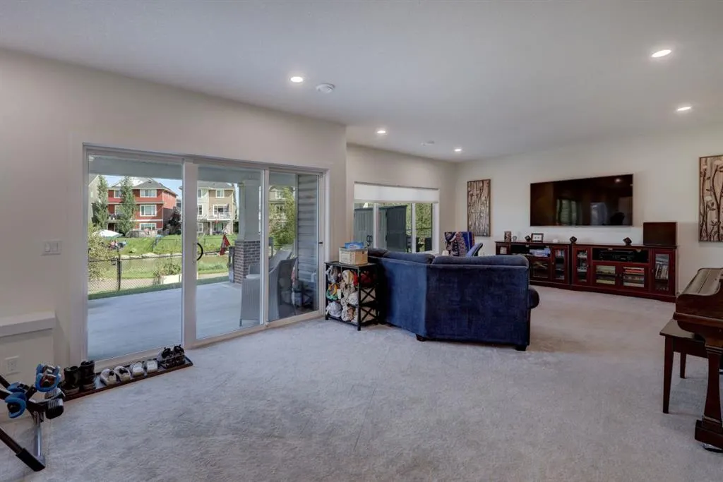 198 Bayview Circle SW