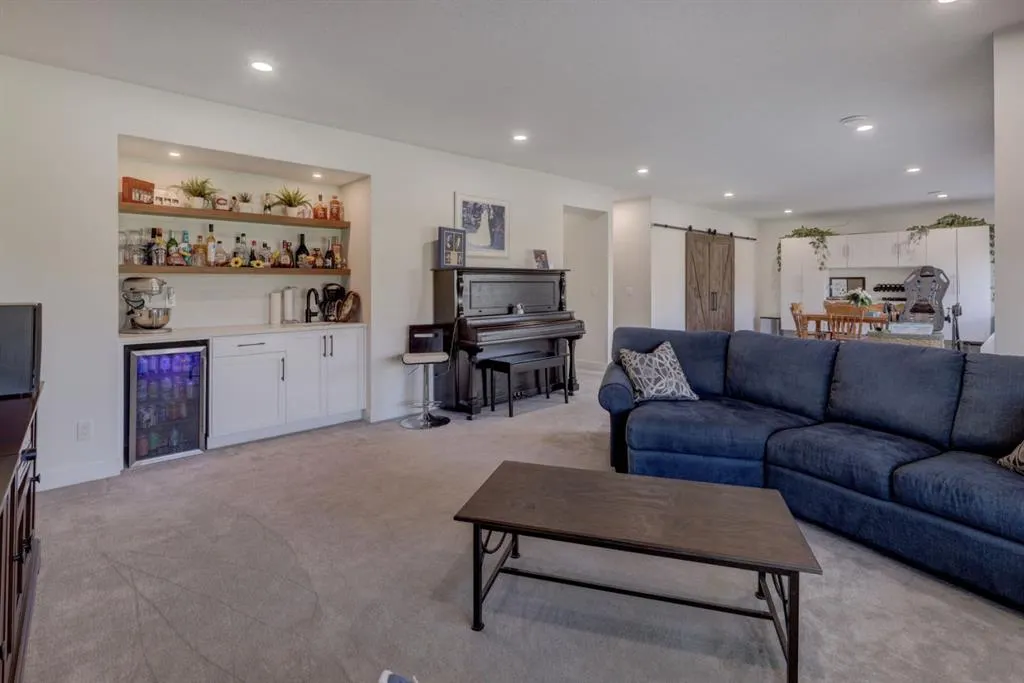 198 Bayview Circle SW