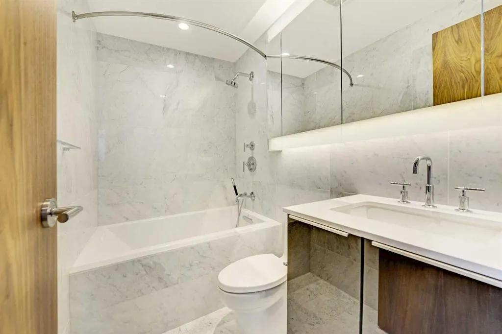 738 1 Avenue SW, #301