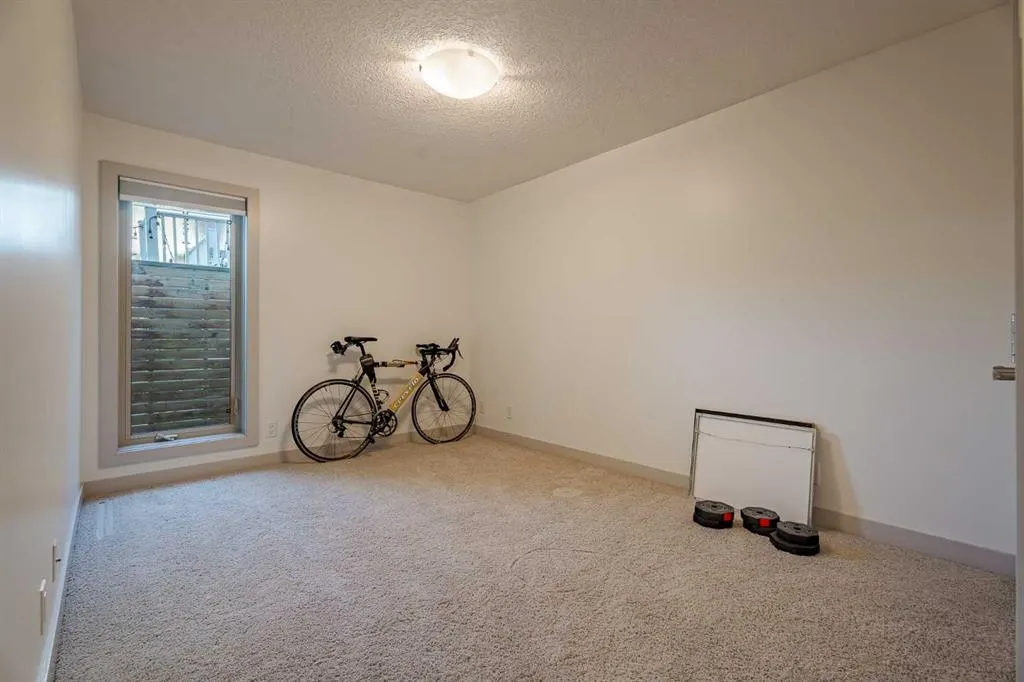 1905 27 Avenue SW, #110