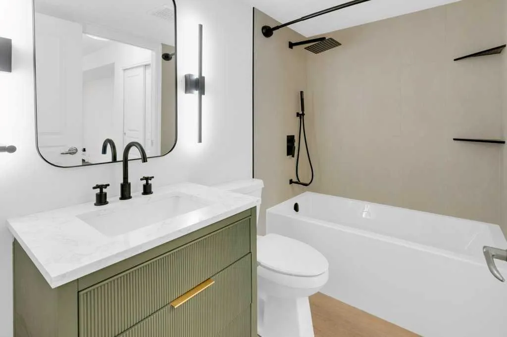 30 Richard Court SW, #140