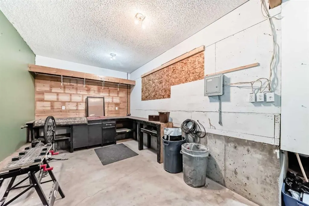 343 OAKMERE Way