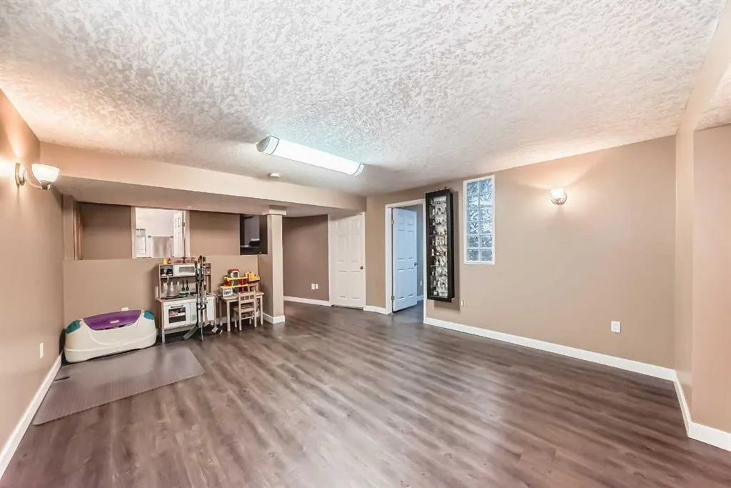 343 OAKMERE Way