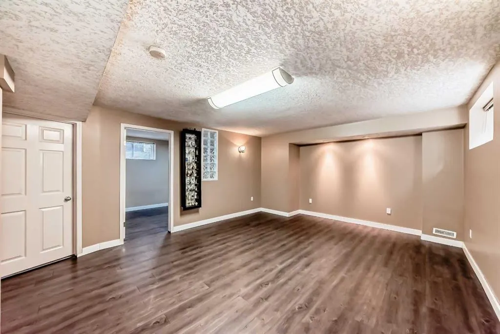 343 OAKMERE Way