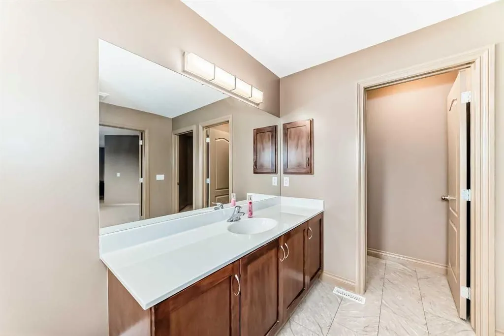 102 WEST CREEK Mews