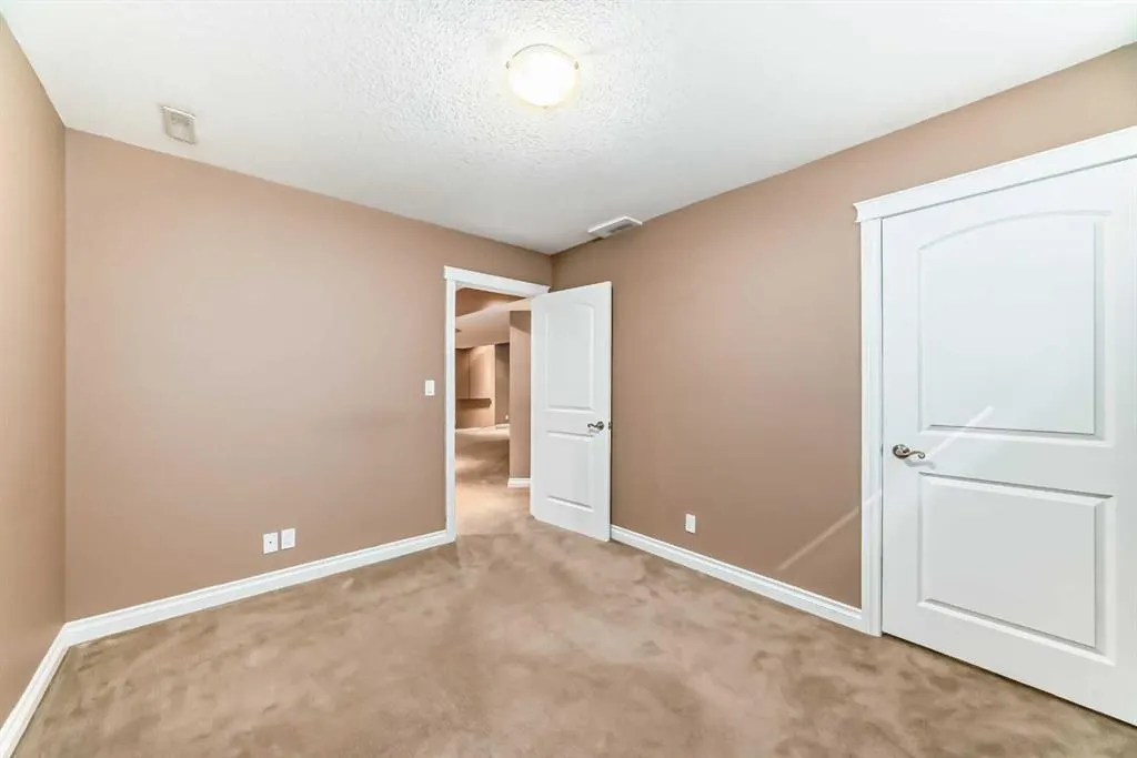 102 WEST CREEK Mews