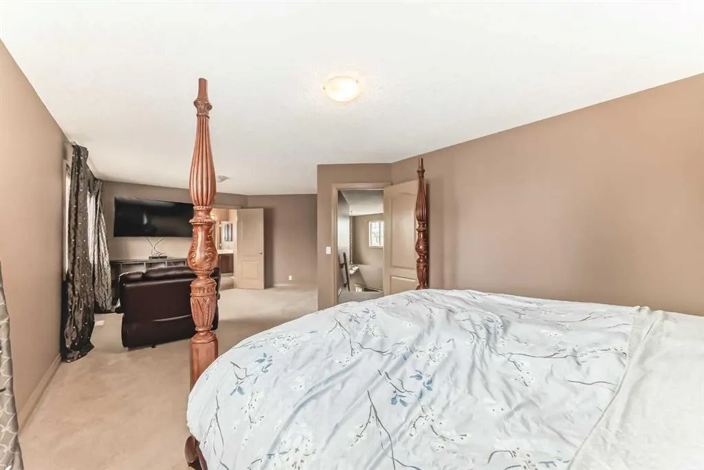 102 WEST CREEK Mews