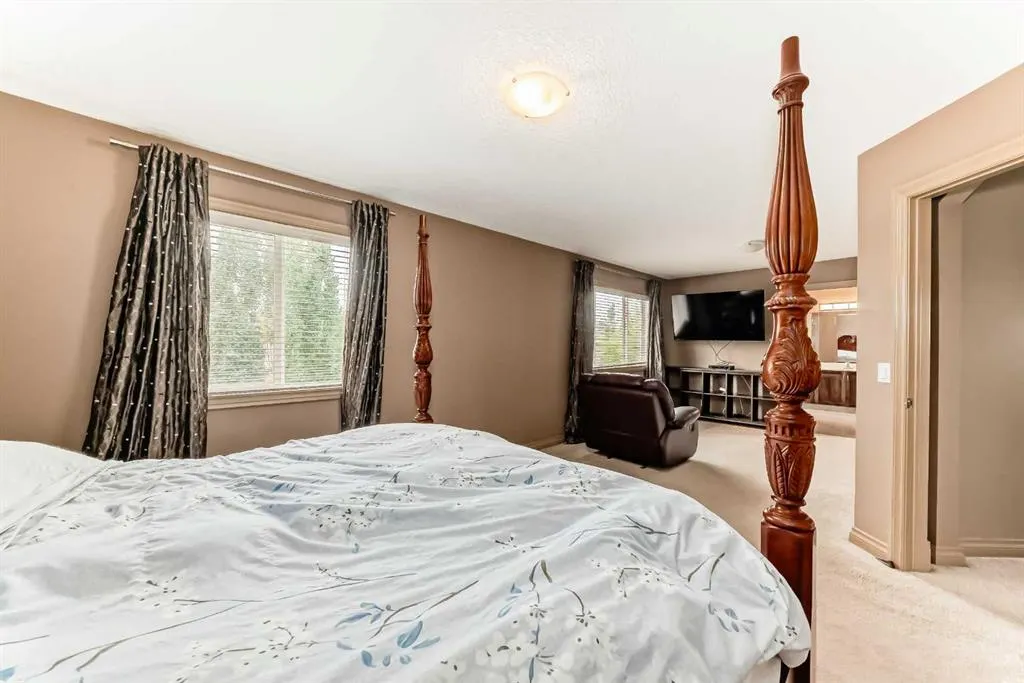 102 WEST CREEK Mews