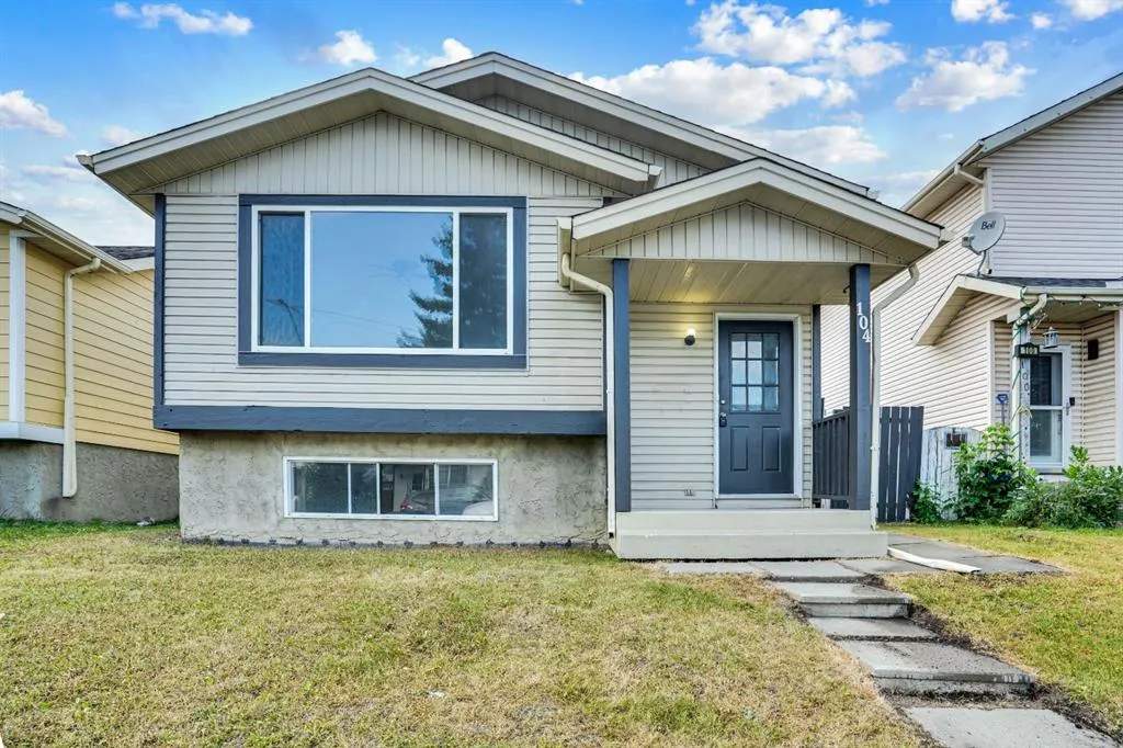 104 castlegreen Close NE