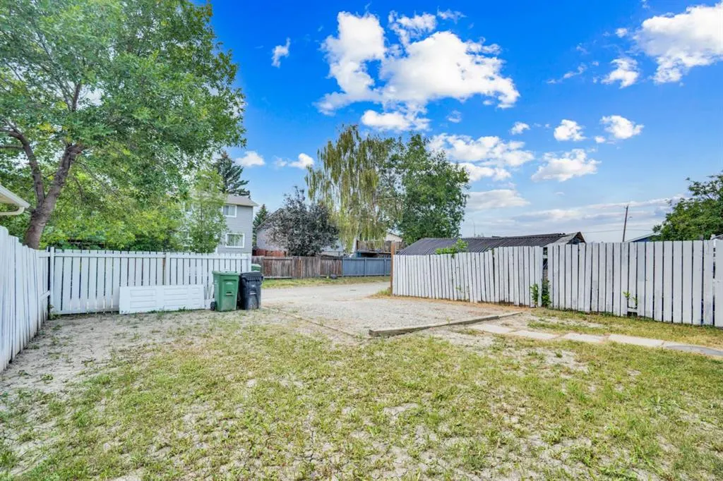 104 castlegreen Close NE