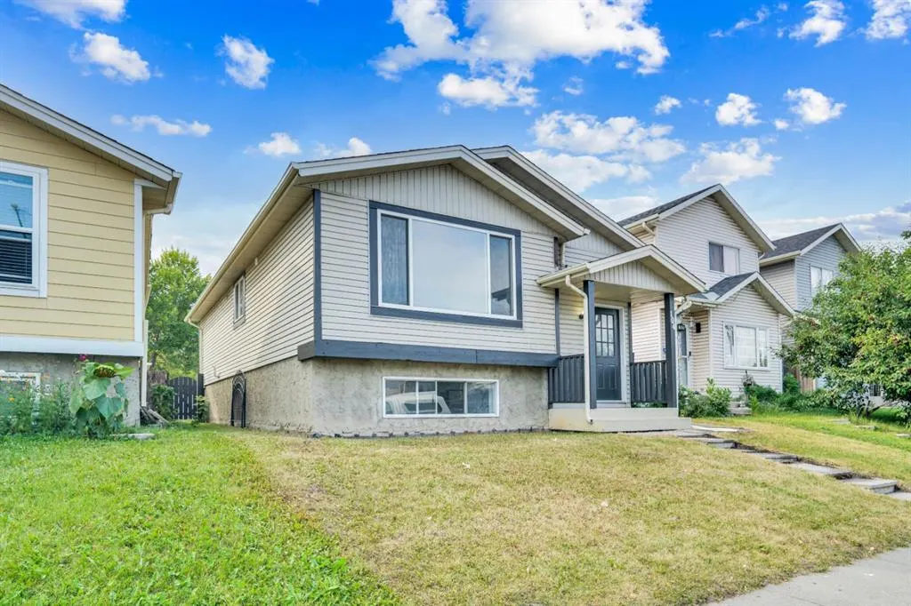 104 castlegreen Close NE