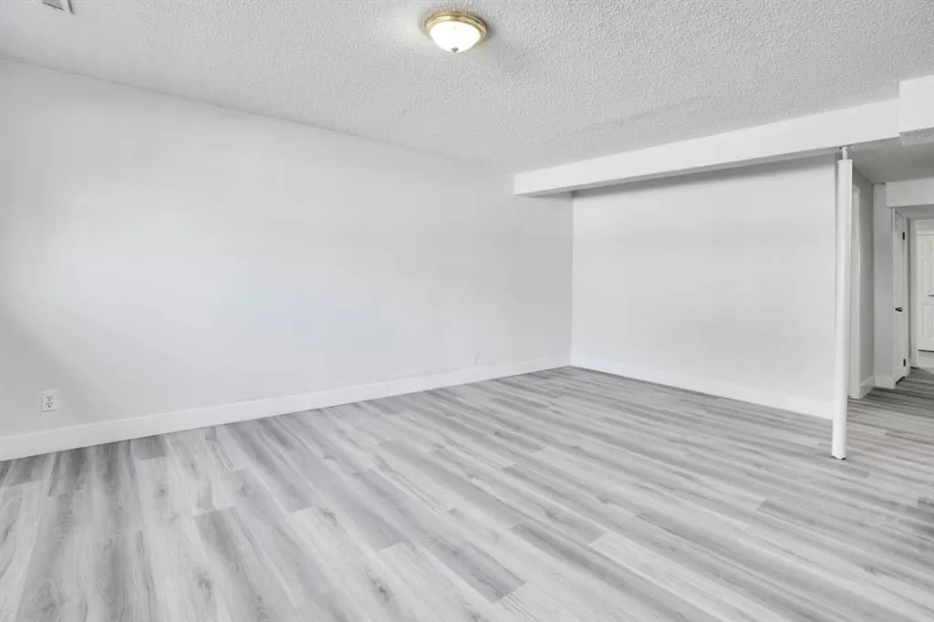 104 castlegreen Close NE
