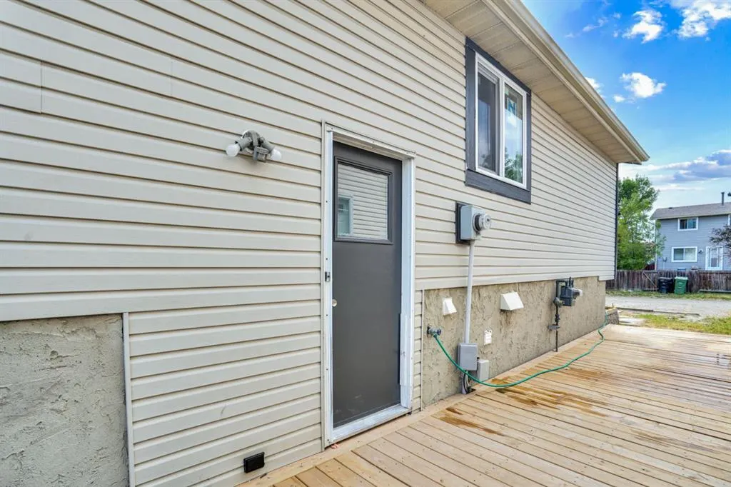 104 castlegreen Close NE