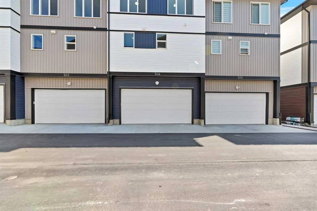 90 Corner Meadows Manor NE, #504