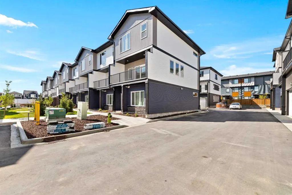 90 Corner Meadows Manor NE, #504