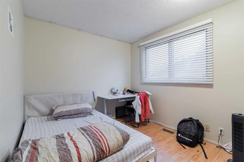 143 Castlegrove Road NE