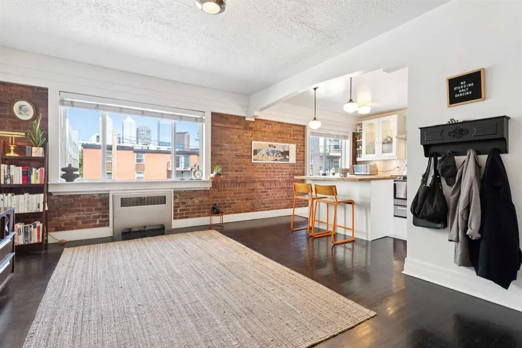 330 19 Avenue SW, #38