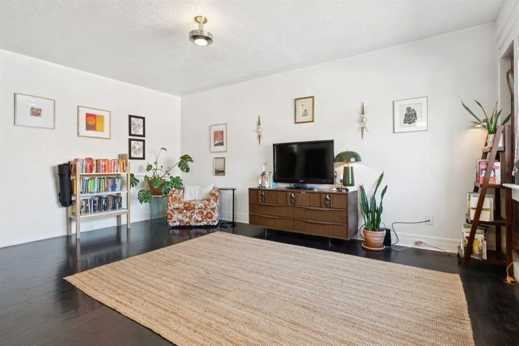 330 19 Avenue SW, #38