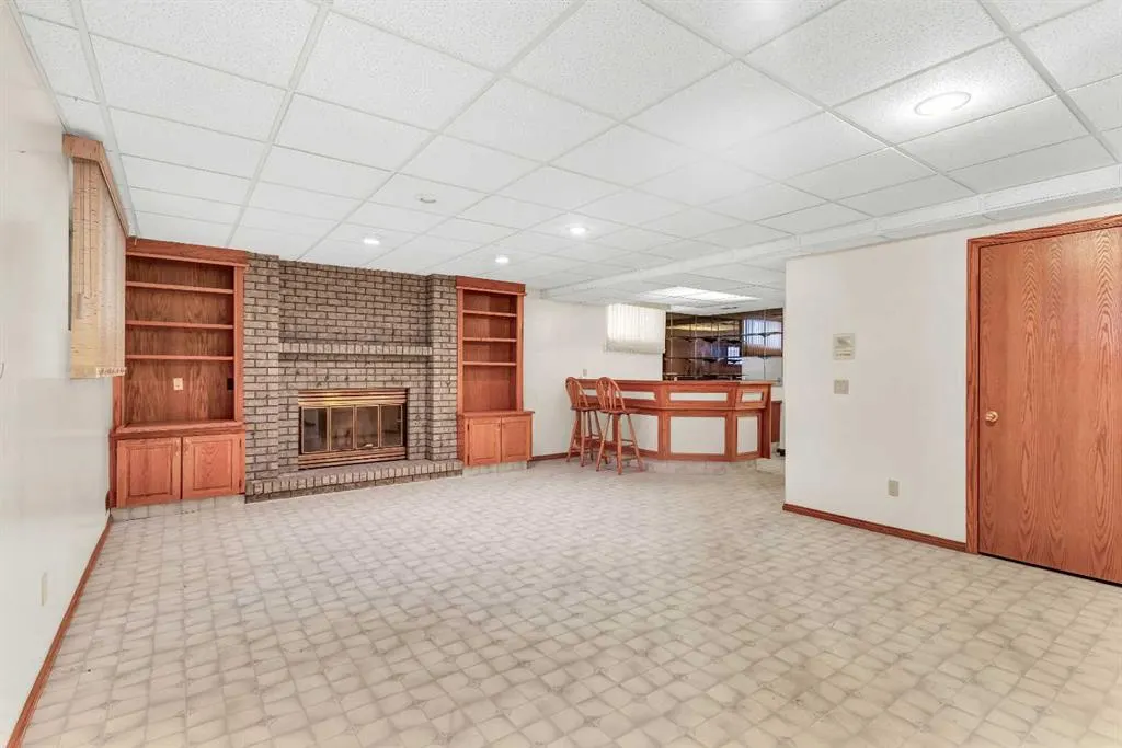 125 Edgebrook Road NW