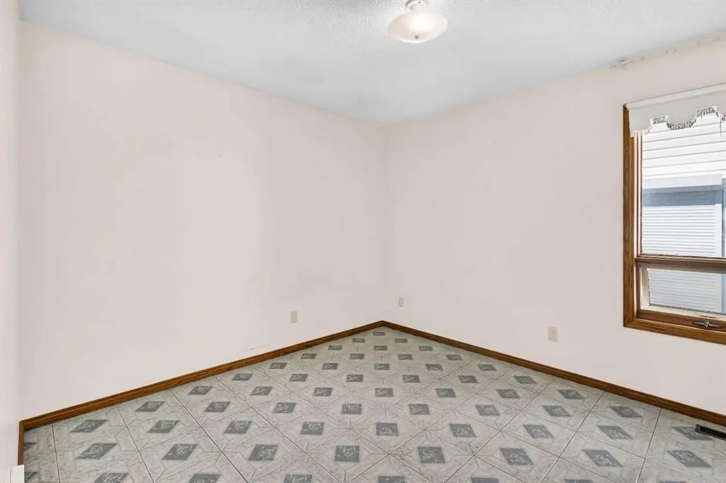 125 Edgebrook Road NW