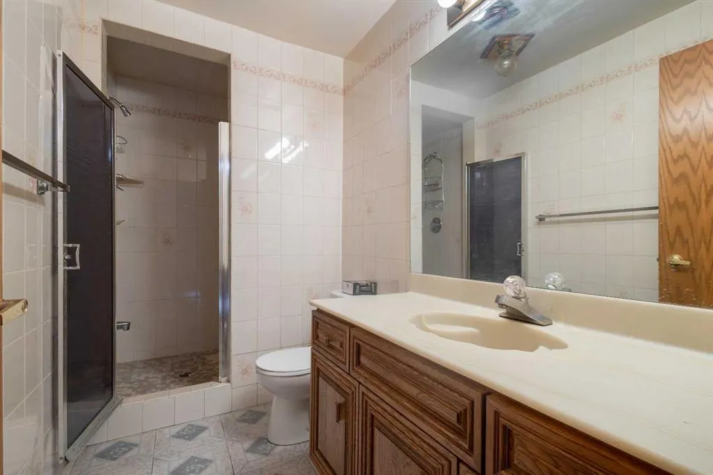 125 Edgebrook Road NW