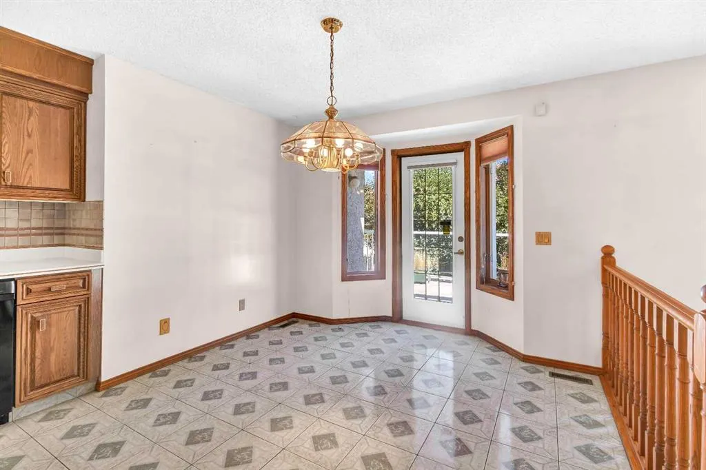 125 Edgebrook Road NW