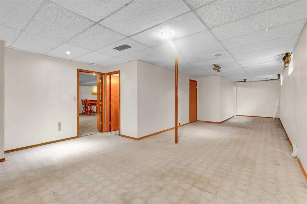 125 Edgebrook Road NW