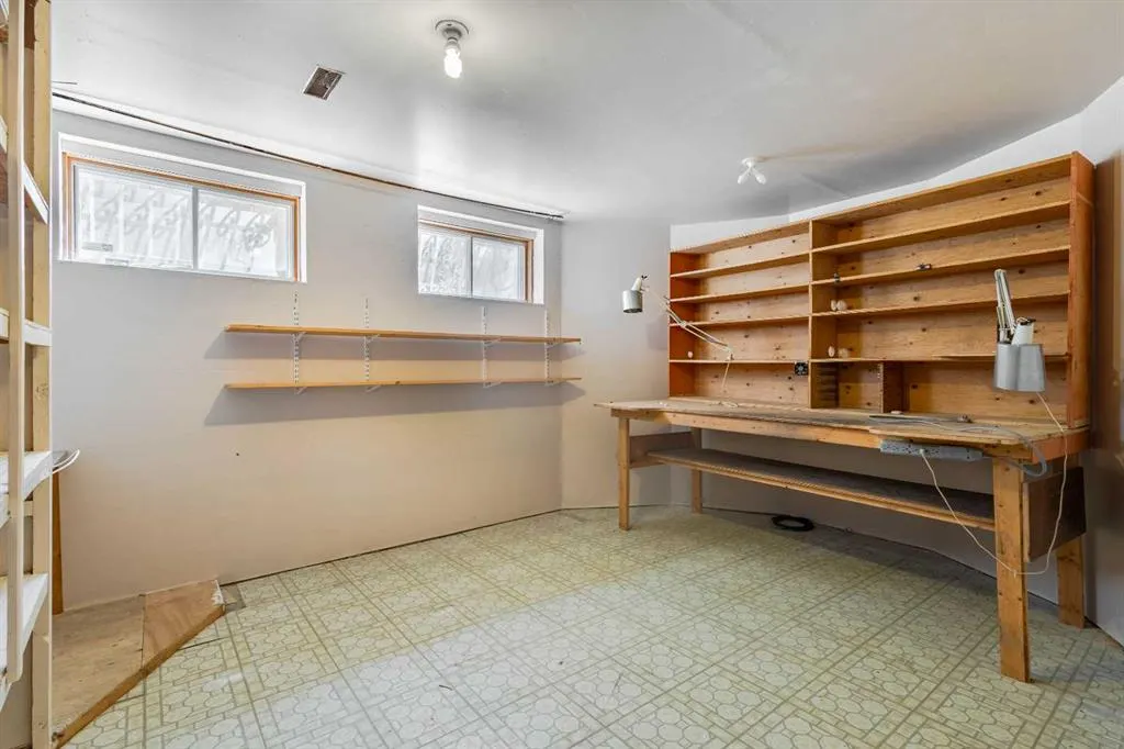 125 Edgebrook Road NW