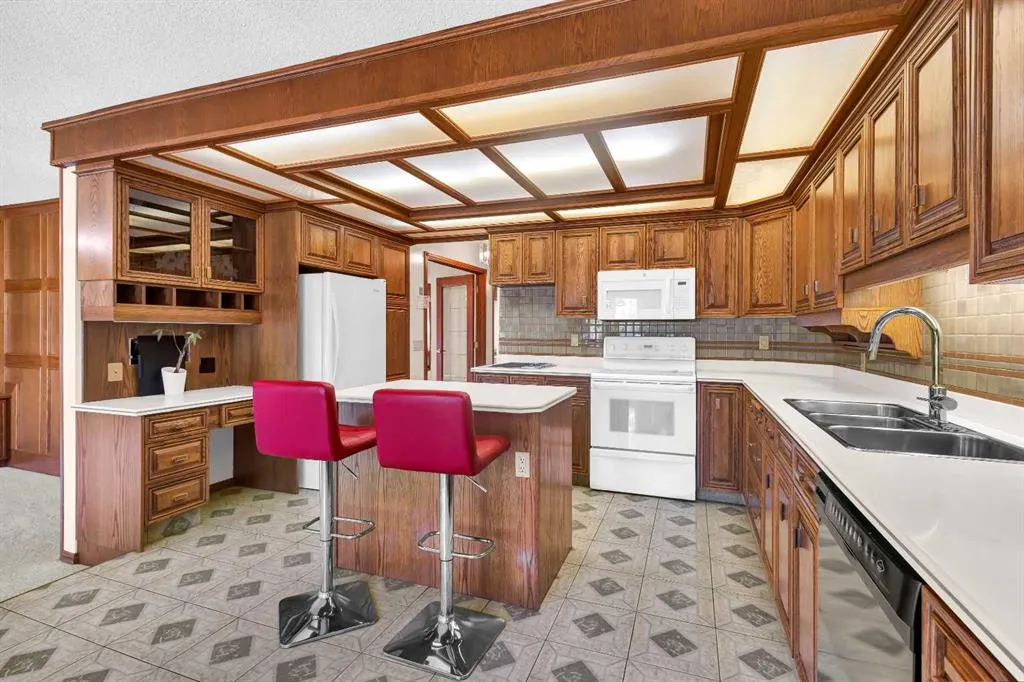 125 Edgebrook Road NW