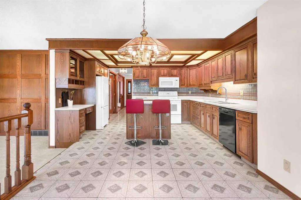 125 Edgebrook Road NW
